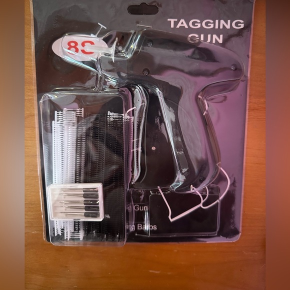 Clothing Tag Gun - Picture 1 of 2